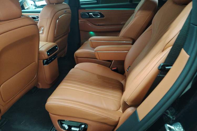 Used Geely Galaxy M9 2025 Model 210km Four-Wheel-Drive Leading Edition Left Rear Seat
