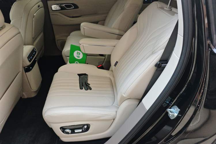 Used Geely Galaxy M9 2025 Model 210km Four-Wheel-Drive Leading Edition Left Rear Seat