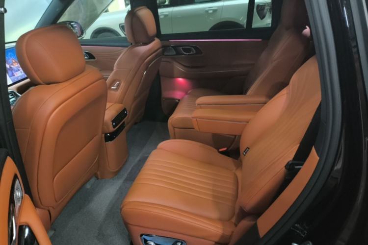 Used Geely Galaxy M9 2025 Model 210km Four-Wheel-Drive Leading Edition Left Rear Seat