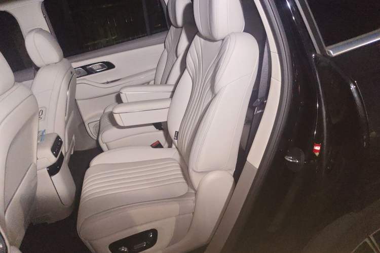 Used Geely Galaxy M9 2025 Model 230km Two-Wheel-Drive Long-Distance Edition Left Rear Seat