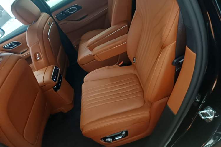 Used Geely Galaxy M9 2025 Model 210km Four-Wheel-Drive Leading Edition Left Rear Seat