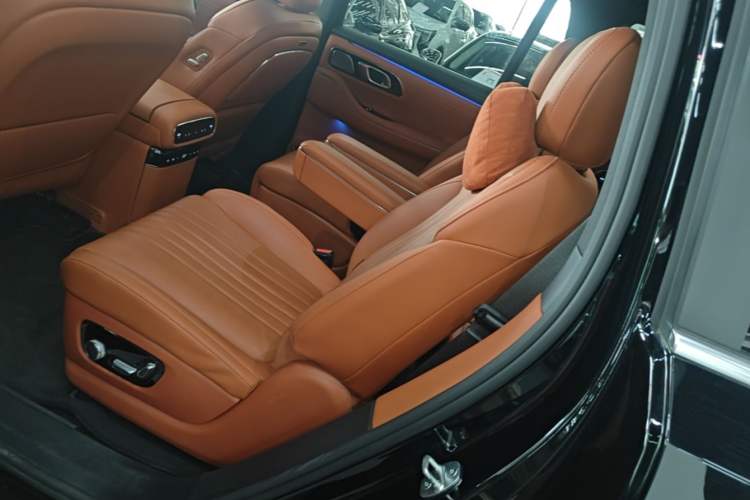 Used Geely Galaxy M9 2025 Model 210km Four-Wheel-Drive Leading Edition Left Rear Seat