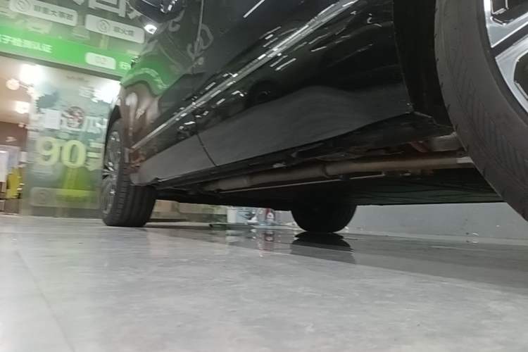 Used Geely Galaxy M9 2025 Model 210km Four-Wheel-Drive Leading Edition Left Side Sill