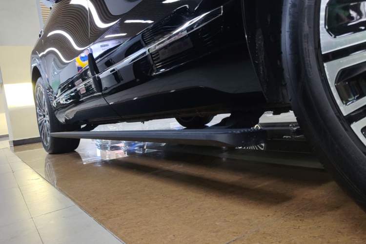 Used Geely Galaxy M9 2025 Model 210km Four-Wheel-Drive Leading Edition Left Side Sill