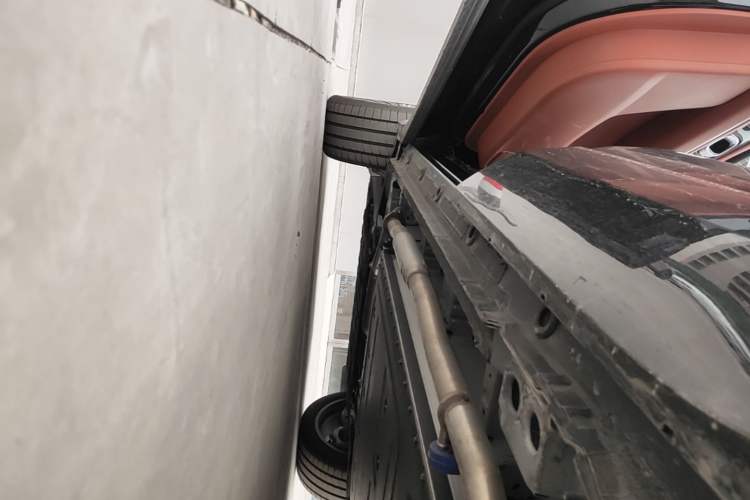 Used Geely Galaxy M9 2025 Model 210km Four-Wheel-Drive Leading Edition Left Side Sill