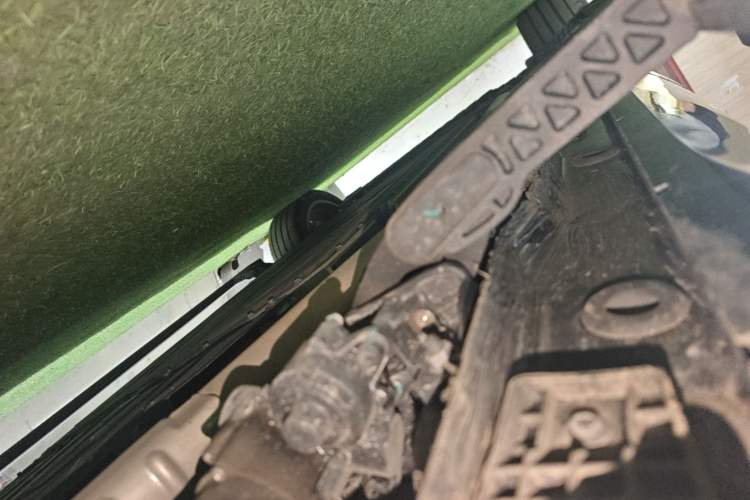 Used Geely Galaxy M9 2025 Model 210km Four-Wheel-Drive Leading Edition Left Side Sill