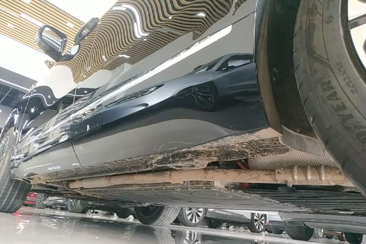 Used Geely Galaxy M9 2025 Model 210km Four-Wheel-Drive Leading Edition Left Side Sill