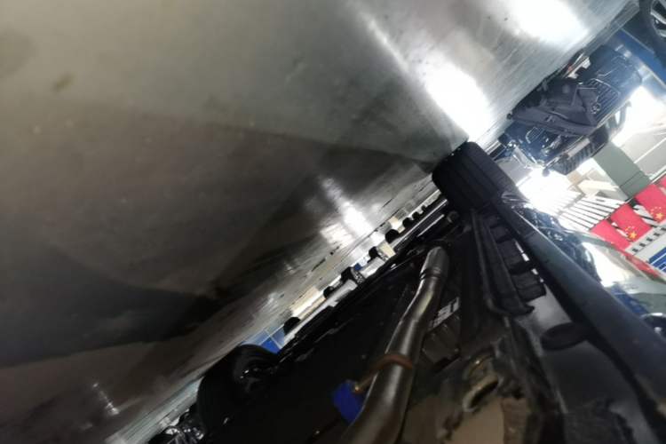 Used Geely Galaxy M9 2025 Model 100km Two-Wheel-Drive Smart Navigation Edition Left Side Sill