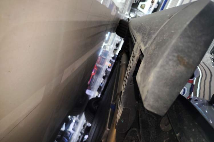 Used Geely Galaxy M9 2025 Model 230km Two-Wheel-Drive Exploration Edition Left Side Sill
