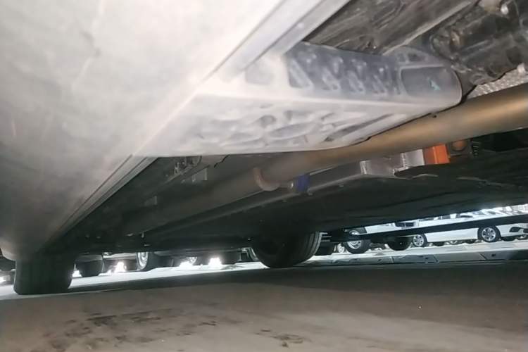 Used Geely Galaxy M9 2025 Model 210km Four-Wheel-Drive Leading Edition Left Side Sill