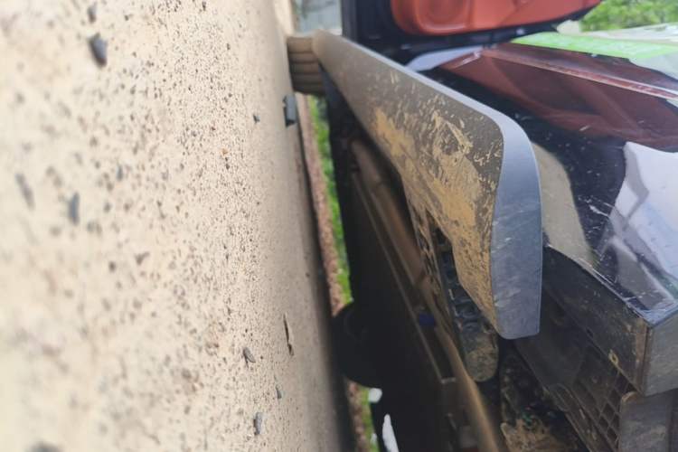 Used Geely Galaxy M9 2025 Model 210km Four-Wheel-Drive Leading Edition Left Side Sill