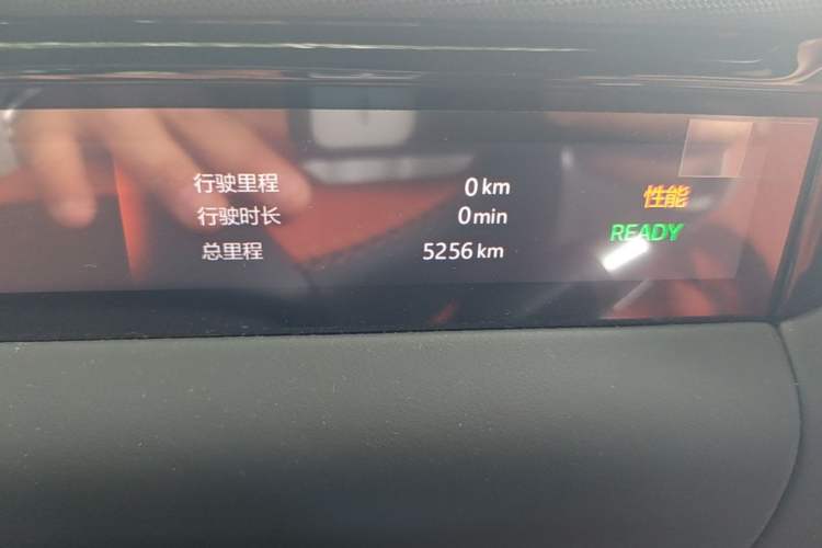 Used Geely Galaxy M9 2025 Model 210km Four-Wheel-Drive Leading Edition Odometer Close Up