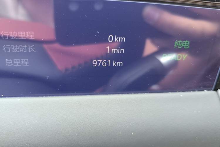 Used Geely Galaxy M9 2025 Model 230km Two-Wheel-Drive Exploration Edition Odometer Close Up