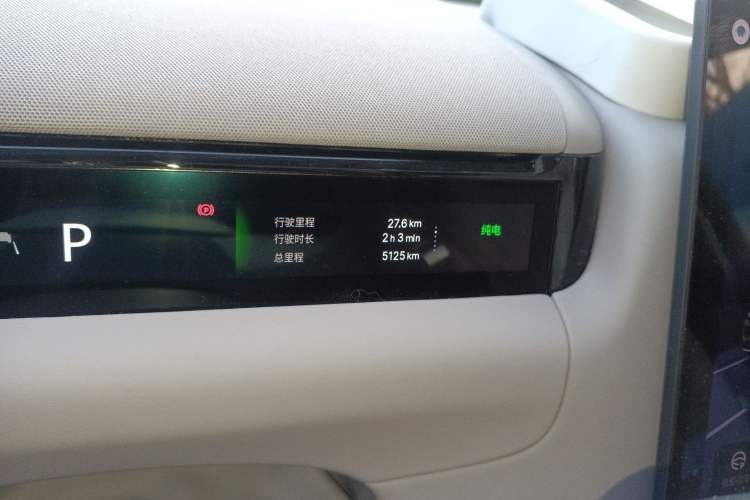 Used Geely Galaxy M9 2025 Model 230km Two-Wheel-Drive Exploration Edition Odometer Close Up
