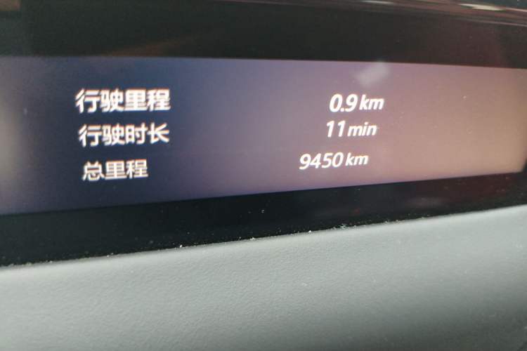 Used Geely Galaxy M9 2025 Model 210km Four-Wheel-Drive Leading Edition Odometer Close Up