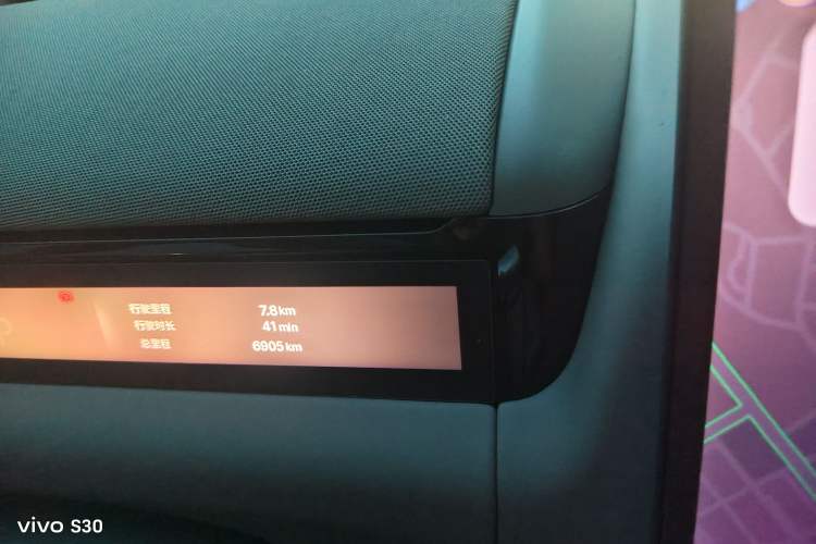 Used Geely Galaxy M9 2025 Model 230km Two-Wheel-Drive Long-Distance Edition Odometer Close Up