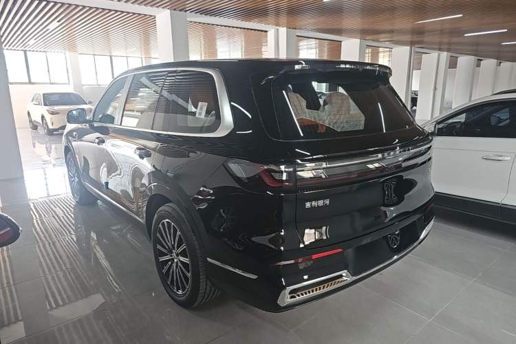 Used Geely Galaxy M9 2025 Model 100km Two-Wheel-Drive Smart Navigation Edition Rear Left 45 Deg