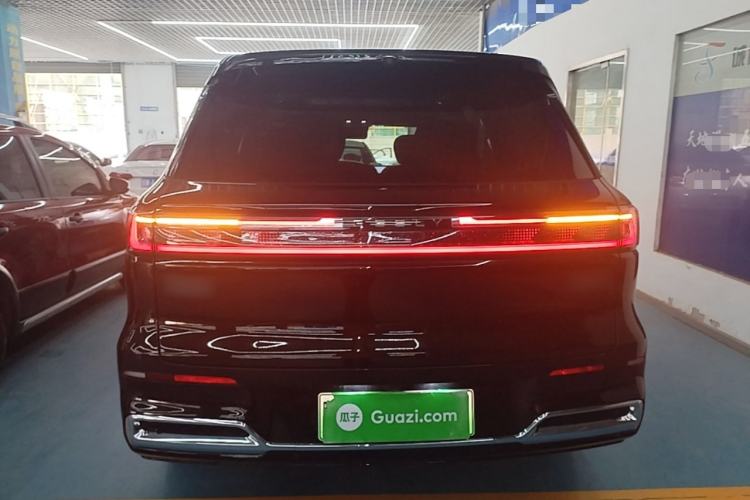 Used Geely Galaxy M9 2025 Model 210km Four-Wheel-Drive Leading Edition Rear
