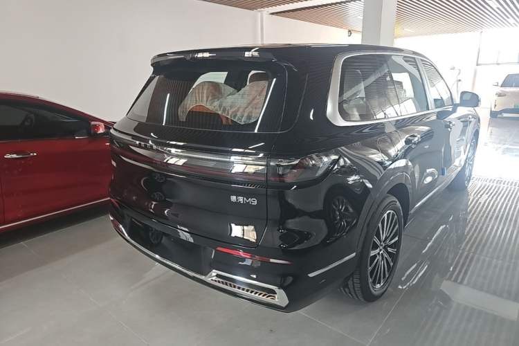 Used Geely Galaxy M9 2025 Model 100km Two-Wheel-Drive Smart Navigation Edition Rear Right 45 Deg