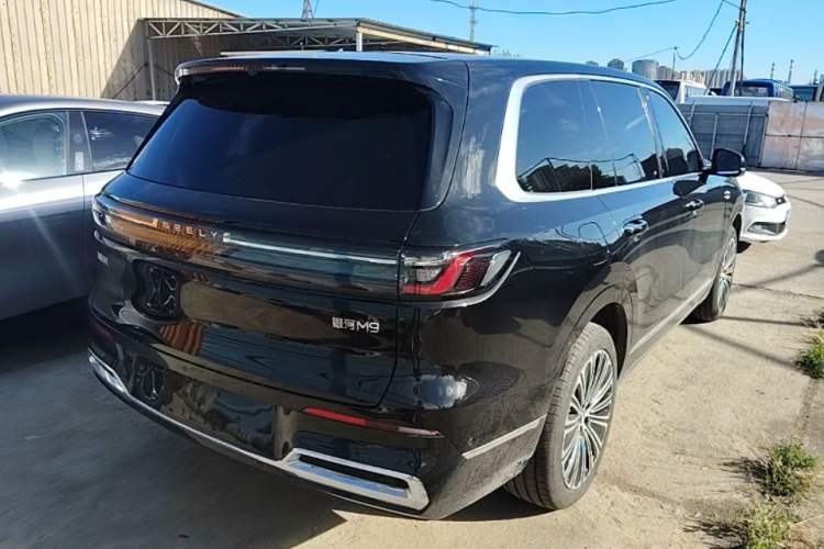 Used Geely Galaxy M9 2025 Model 210km Four-Wheel-Drive Leading Edition Rear Right 45 Deg