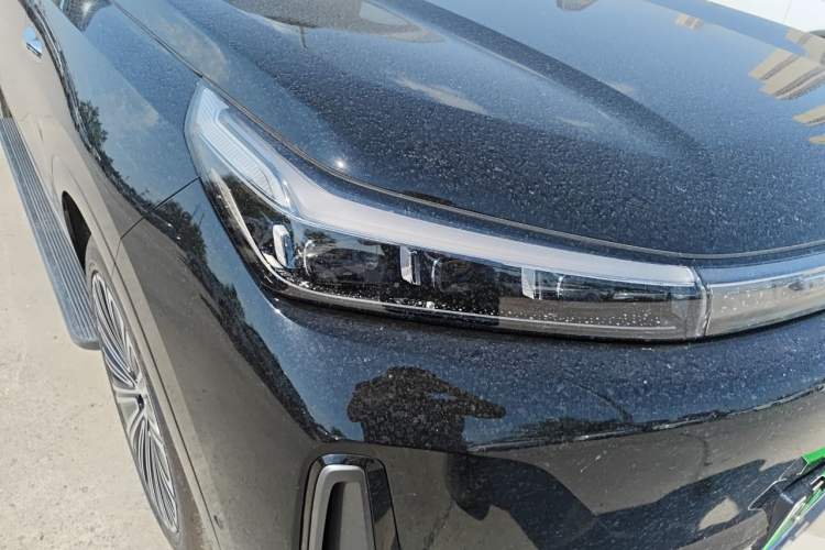 Used Geely Galaxy M9 2025 Model 210km Four-Wheel-Drive Leading Edition Right Front Headlight