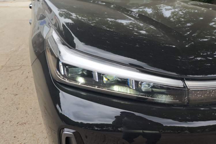 Used Geely Galaxy M9 2025 Model 210km Four-Wheel-Drive Leading Edition Right Front Headlight