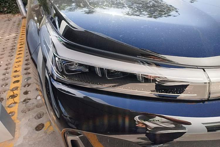 Used Geely Galaxy M9 2025 Model 210km Four-Wheel-Drive Leading Edition Right Front Headlight