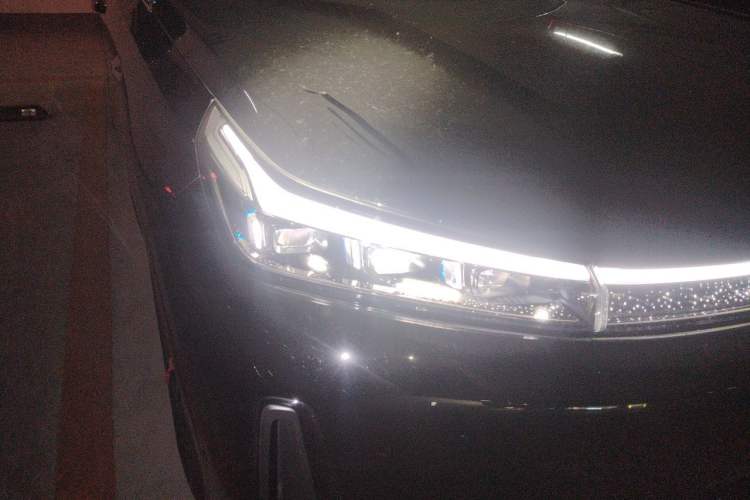 Used Geely Galaxy M9 2025 Model 210km Four-Wheel-Drive Leading Edition Right Front Headlight