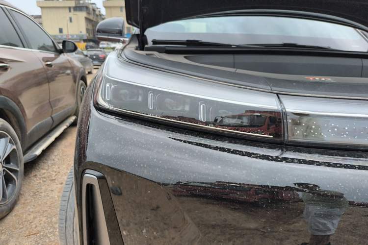 Used Geely Galaxy M9 2025 Model 230km Two-Wheel-Drive Exploration Edition Right Front Headlight