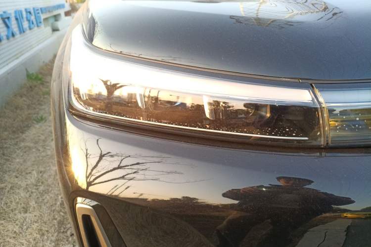 Used Geely Galaxy M9 2025 Model 230km Two-Wheel-Drive Exploration Edition Right Front Headlight