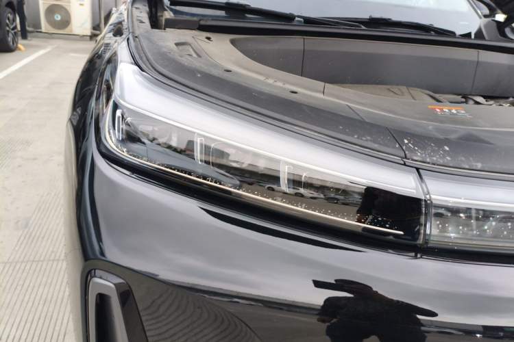 Used Geely Galaxy M9 2025 Model 210km Four-Wheel-Drive Leading Edition Right Front Headlight