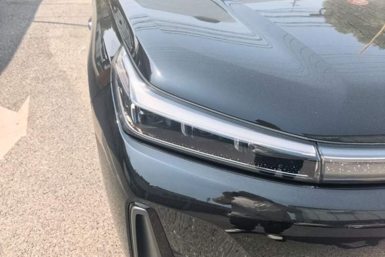 Used Geely Galaxy M9 2025 Model 210km Four-Wheel-Drive Leading Edition Right Front Headlight