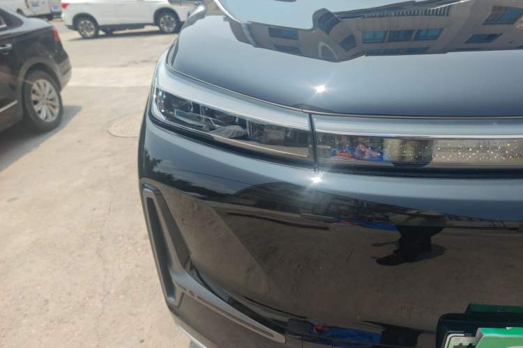 Used Geely Galaxy M9 2025 Model 230km Two-Wheel-Drive Exploration Edition Right Front Headlight