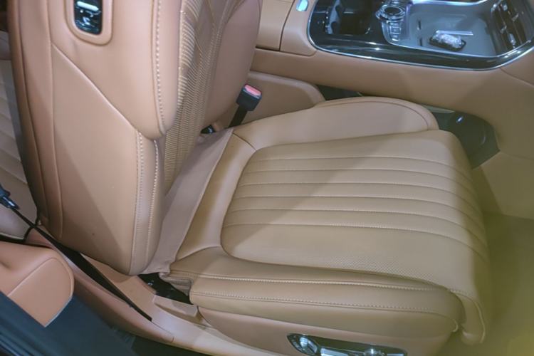 Used Geely Galaxy M9 2025 Model 210km Four-Wheel-Drive Leading Edition Right Front Seat