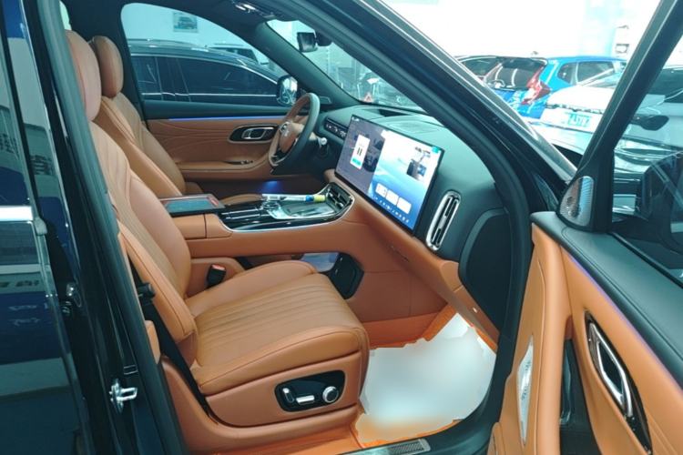 Used Geely Galaxy M9 2025 Model 210km Four-Wheel-Drive Leading Edition Right Front Seat