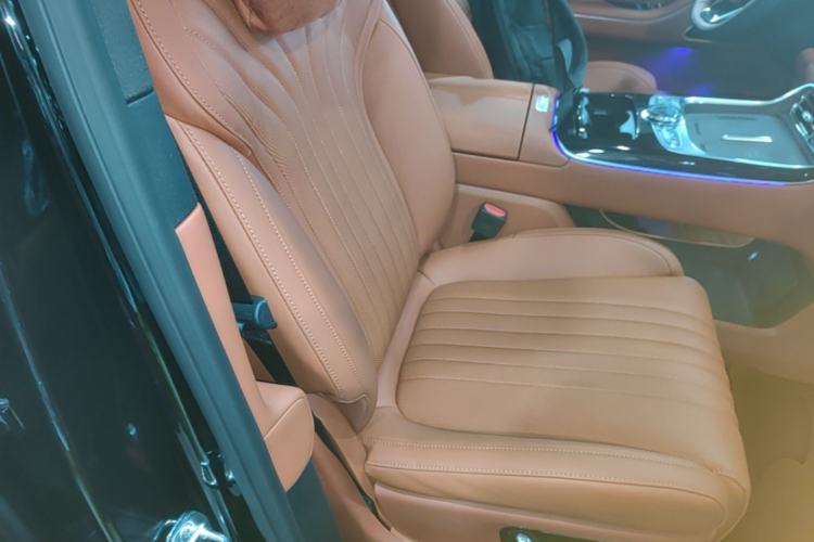 Used Geely Galaxy M9 2025 Model 210km Four-Wheel-Drive Leading Edition Right Front Seat