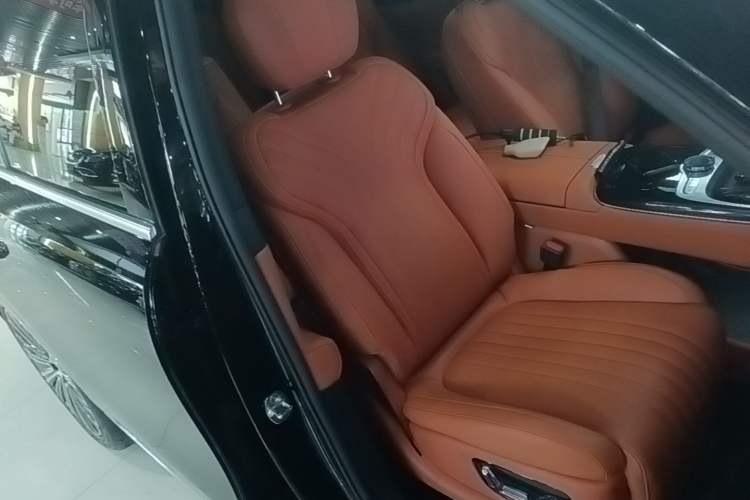 Used Geely Galaxy M9 2025 Model 210km Four-Wheel-Drive Leading Edition Right Front Seat