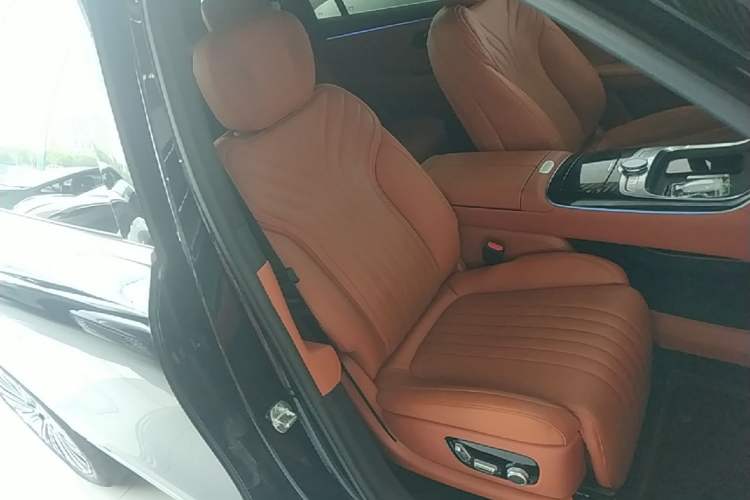 Used Geely Galaxy M9 2025 Model 210km Four-Wheel-Drive Leading Edition Right Front Seat