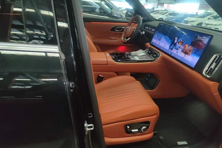 Used Geely Galaxy M9 2025 Model 210km Four-Wheel-Drive Leading Edition Right Front Seat