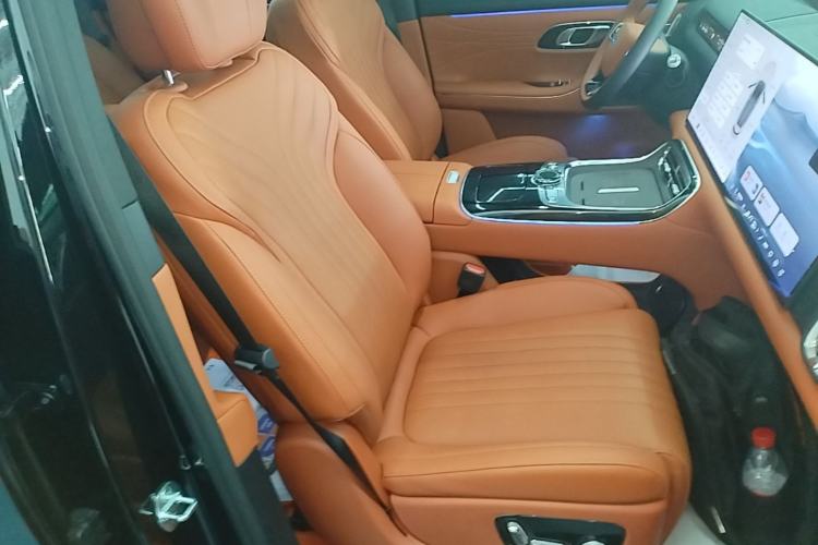 Used Geely Galaxy M9 2025 Model 210km Four-Wheel-Drive Leading Edition Right Front Seat