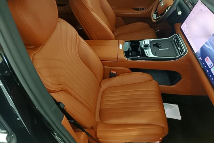 Used Geely Galaxy M9 2025 Model 210km Four-Wheel-Drive Leading Edition Right Front Seat