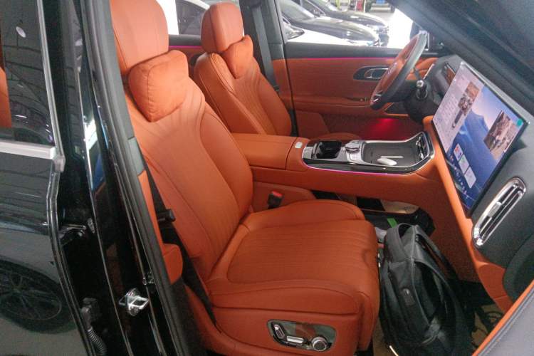 Used Geely Galaxy M9 2025 Model 210km Four-Wheel-Drive Leading Edition Right Front Seat