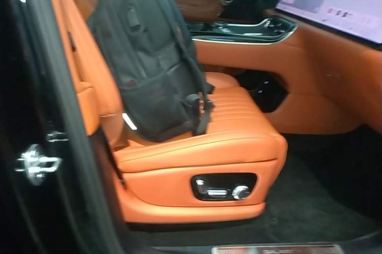 Used Geely Galaxy M9 2025 Model 210km Four-Wheel-Drive Leading Edition Right Front Seat