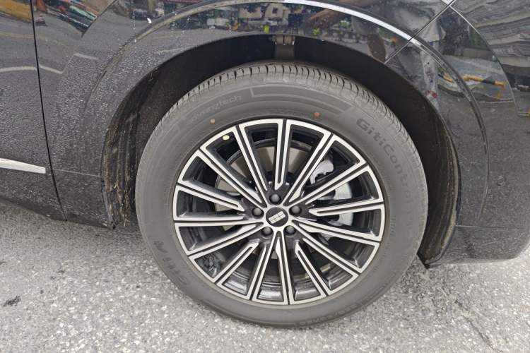 Used Geely Galaxy M9 2025 Model 230km Two-Wheel-Drive Exploration Edition Right Front Wheel Hub