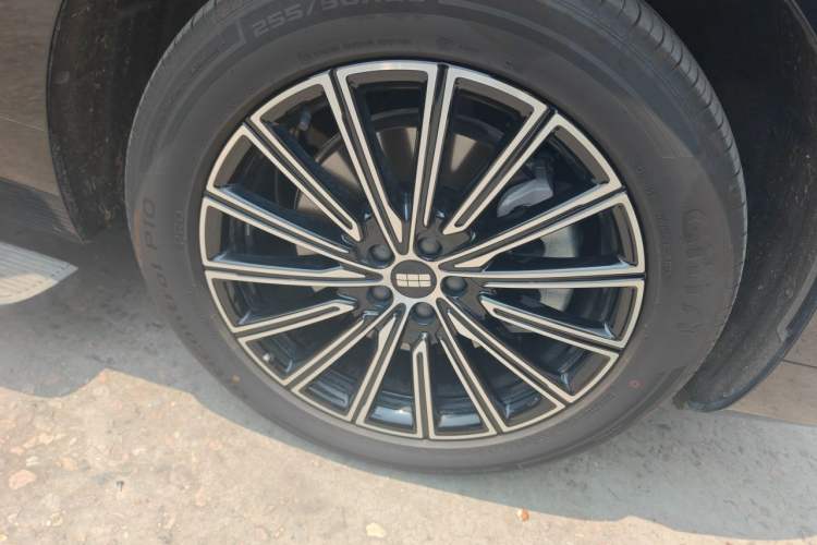 Used Geely Galaxy M9 2025 Model 230km Two-Wheel-Drive Exploration Edition Right Front Wheel Hub