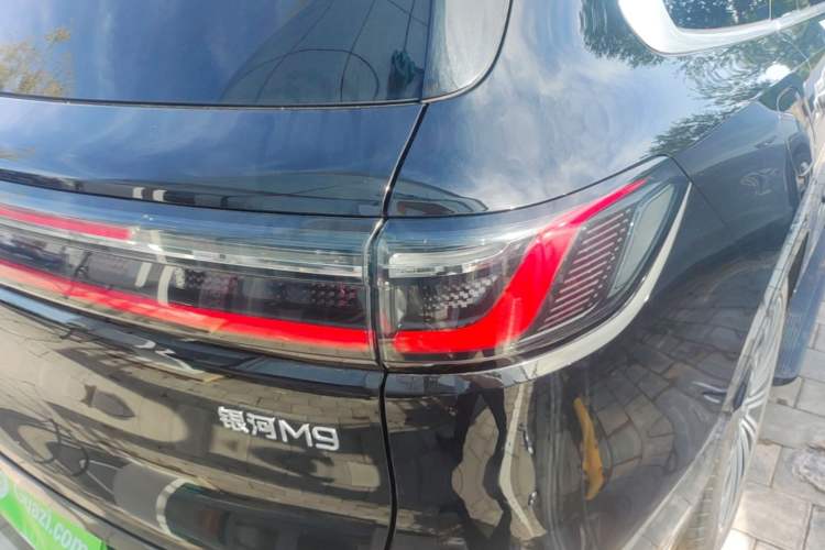 Used Geely Galaxy M9 2025 Model 210km Four-Wheel-Drive Leading Edition Right Rear Taillight