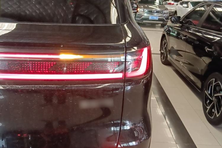 Used Geely Galaxy M9 2025 Model 210km Four-Wheel-Drive Leading Edition Right Rear Taillight