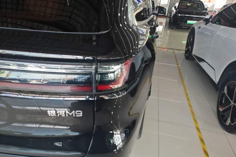 Used Geely Galaxy M9 2025 Model 210km Four-Wheel-Drive Leading Edition Right Rear Taillight