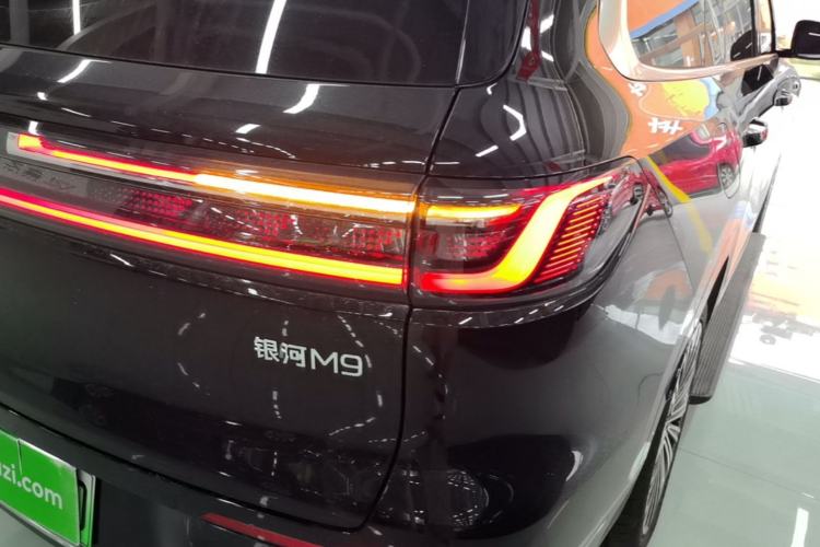 Used Geely Galaxy M9 2025 Model 210km Four-Wheel-Drive Leading Edition Right Rear Taillight