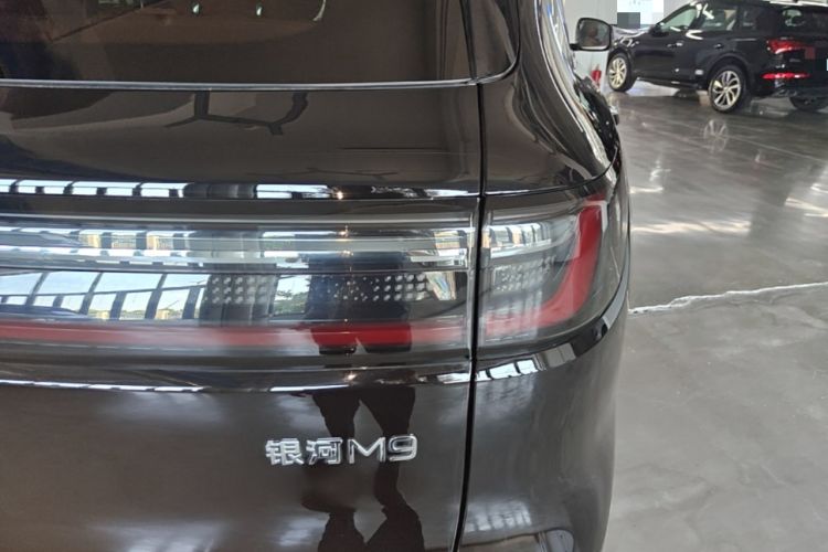 Used Geely Galaxy M9 2025 Model 210km Four-Wheel-Drive Leading Edition Right Rear Taillight
